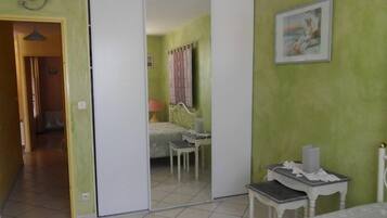 2 chambres, fer et planche Ă repasser, lit parapluie, Wi-Fi