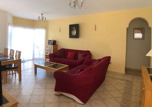 Smart TV, DVD player, books, video library - Villa Dwarika, Home away from home, with private heated pool  (Caleta de Fuste)