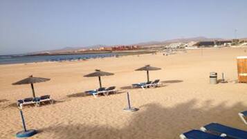 Ranta lÀhistöllÀ, rantapyyhkeitÀ