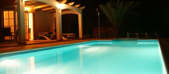 Villa Dwarika, Home away from home, with private heated pool 
