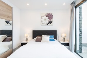 3 chambres, fer et planche à repasser, Wi-Fi, draps fournis