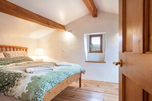 2 bedrooms, iron/ironing board, travel cot, free WiFi