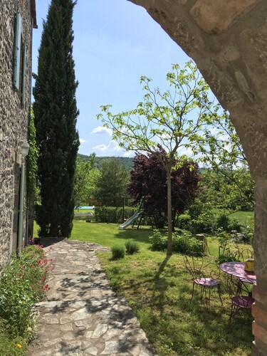  New! Charming stone house with private swimming pool in an idyllic setting