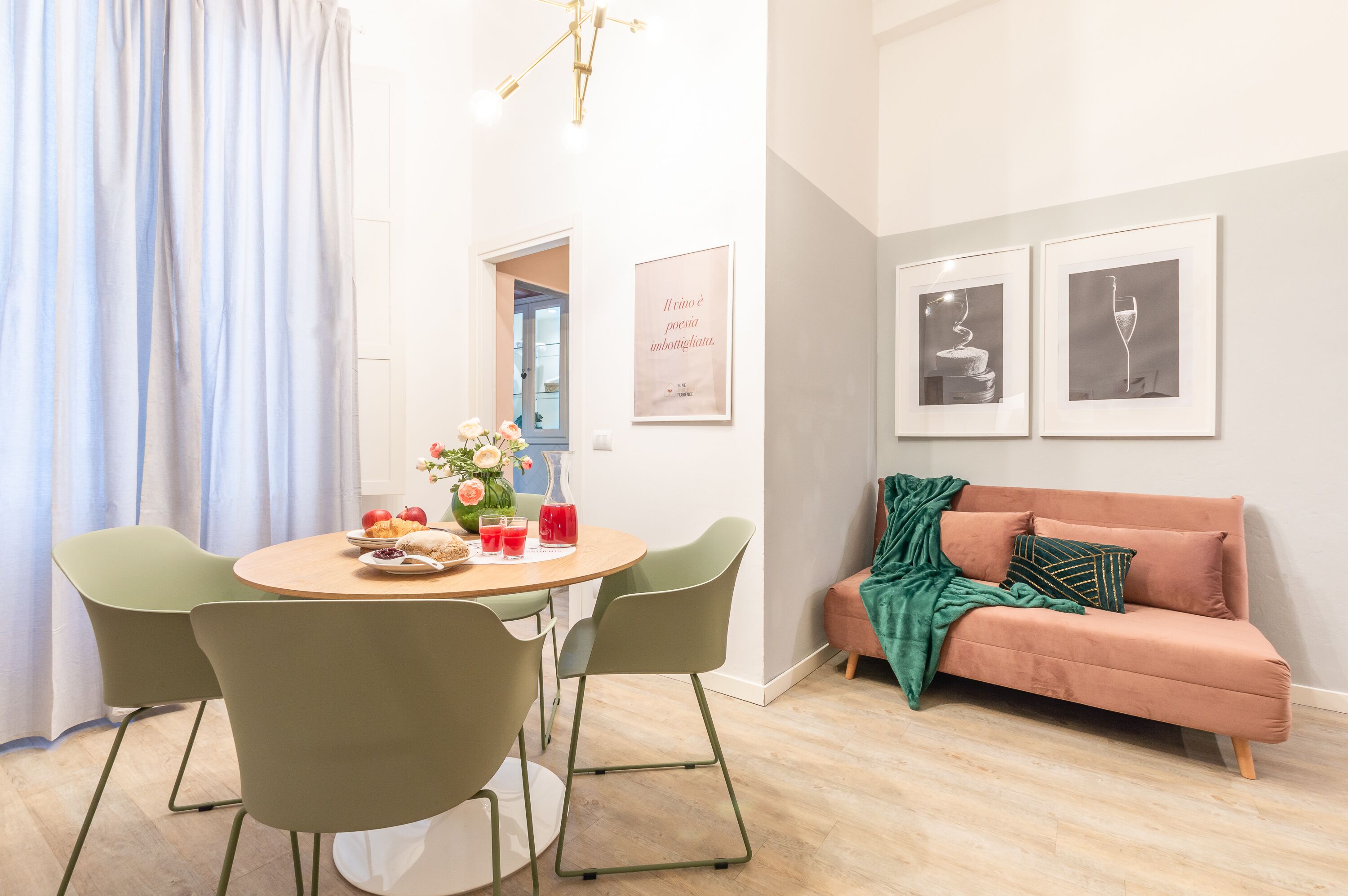 Wine Apartments Florence Suite Vernaccia | Opholdsområde | 80-centimeters smart-tv med satellitkanaler, tv