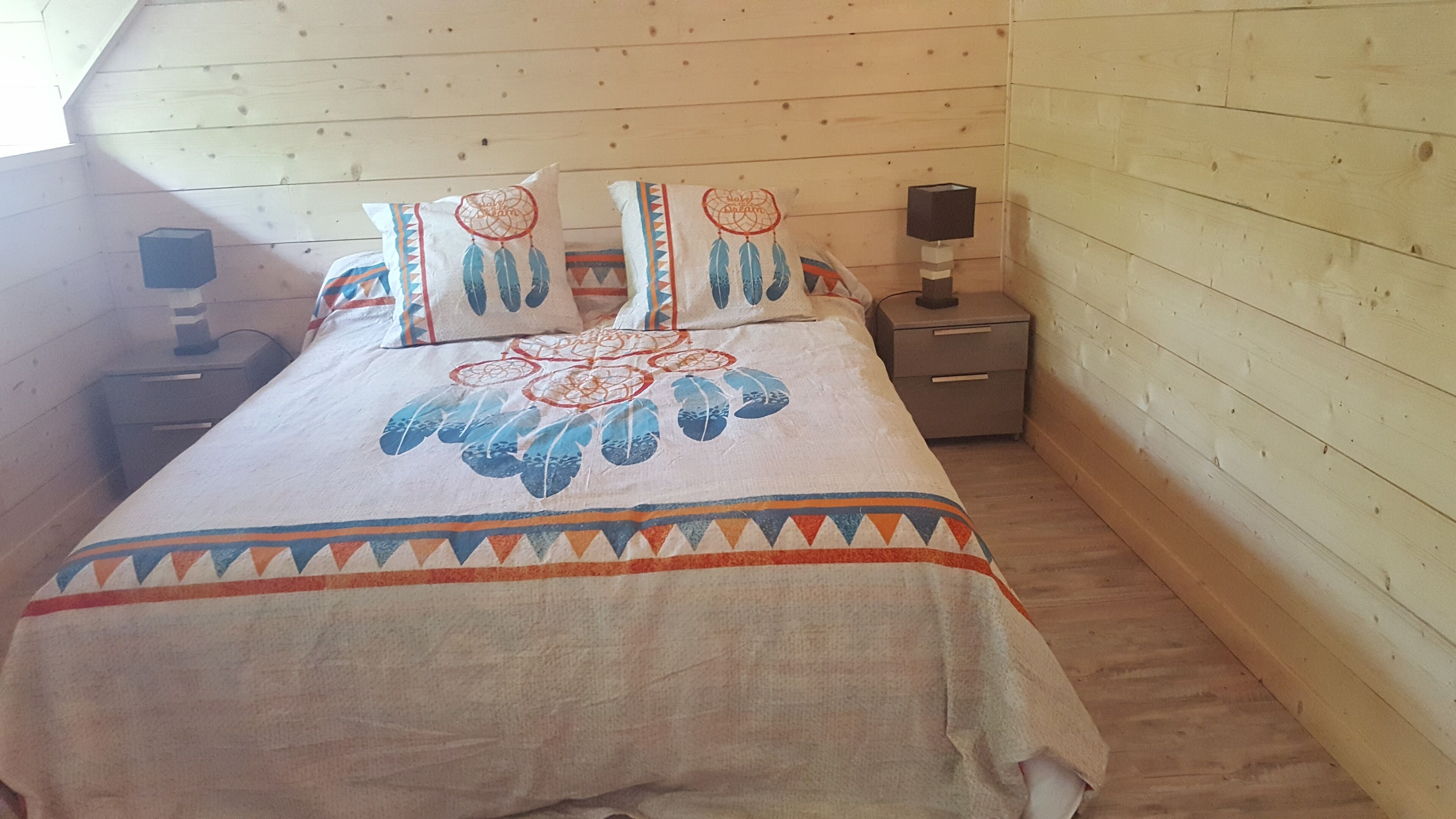 Pretty house with swimming pool in park raised with view on the peak of the montaigu