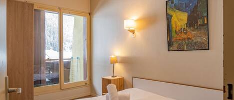 1 غرفة نوم ومكواة/لوح كي وواي فاي وملاءات أسرّة