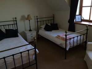 3 bedrooms, in-room safe, iron/ironing board, travel cot