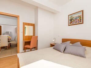 2 bedrooms, free WiFi - Lovely apartment for 6 people with A/C, WIFI, pool, TV and patio (Senj)
