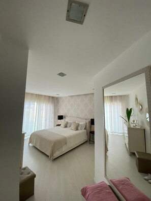 4 quartos, ferros/tábuas de passar roupa, Wi-Fi, roupa de cama