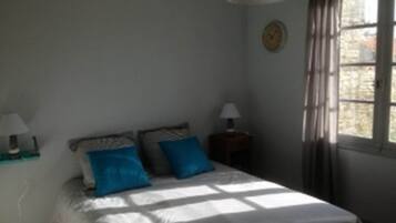 3 bedrooms, iron/ironing board, travel cot, free WiFi