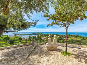 Terrace/patio - Stunning  villa for 6 guests with A/C, WIFI, TV and pets allowed (Vrsar)