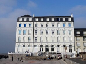 Exterior - Apartment Grand Hotel Vue Front de Mer in Wimereux (Wimereux)