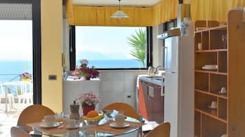 Microonde, forno, macchina per tè/caffè, pentole/stoviglie/utensili