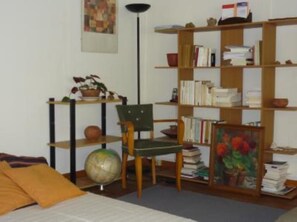 1 slaapkamer, een strijkplank/strijkijzer, gratis wifi, beddengoed
