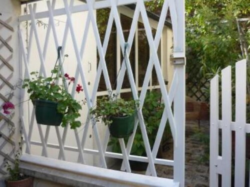 Paris 20 Pere Lachaise: VERY QUIET STUDIO WITH A TERRACE