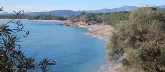 EN SUGGESTIV PANORAMA TIL EN AFSLAPPENDE FERIE