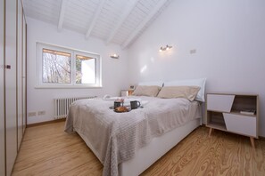 2 soverom, wi-fi (mot et tillegg) og sengetøy
