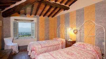 5 slaapkamers, een strijkplank/strijkijzer, gratis wifi, beddengoed