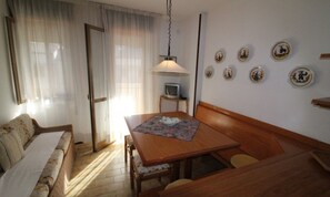 Dining - Seaside flat with shared pool (Lignano Sabbiadoro)