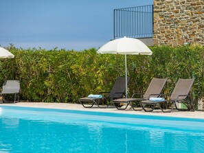 Pool - Beautiful apartment in villa for 6 guests with WIFI, A/C, pool, TV, terrace and panoramic view (Umag)
