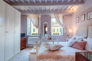 1 bedroom, iron/ironing board, bed sheets