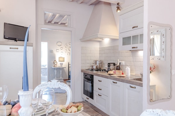 Fridge, microwave, oven, coffee/tea maker