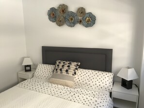 2 chambres, chambres insonorisées, fer et planche à repasser