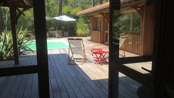 Een verwarmd zwembad