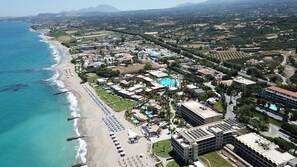 Beach nearby, sun-loungers, beach towels