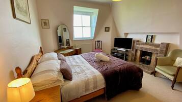 3 Schlafzimmer, Schreibtisch, Bügeleisen/Bügelbrett, Reisekinderbett
