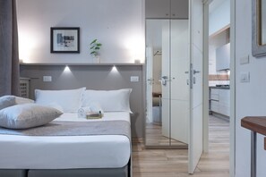 2 bedrooms, desk, iron/ironing board, travel cot - Home Magè Florence with private garage and balcony (Firenze)