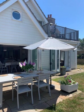 Outdoor dining - 5 bedroom family friendly Beach House, close to beach and village. (West Wittering)