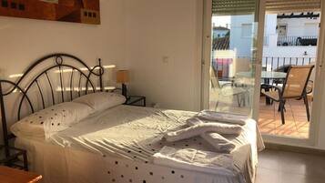 3 chambres, fer et planche à repasser, Wi-Fi, draps fournis