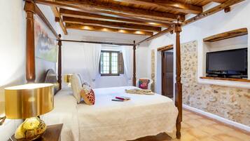 6 slaapkamers, een kluis op de kamer, een strijkplank/strijkijzer