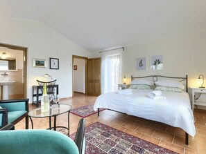 4 soverom, reiseseng for barn og wi-fi (inkludert)