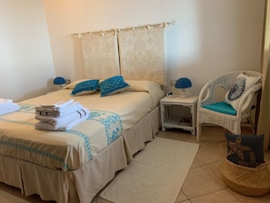 2 bedrooms, desk, iron/ironing board, WiFi