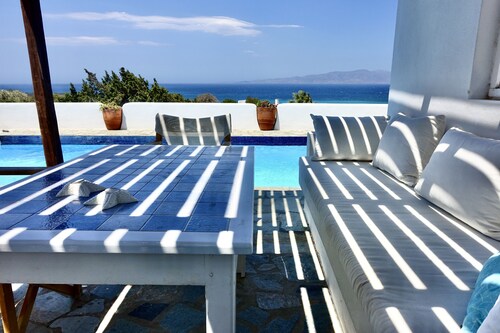 Kamari Villa-H With Private Pool