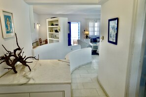 المنشأة من الداخل