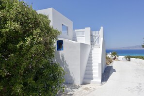 المنطقة المحيطة بالمنشأة