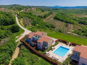 Exterior - Beautiful apartment in villa for 6 people with WIFI, A/C, pool, TV, terrace and panoramic view (Umag)