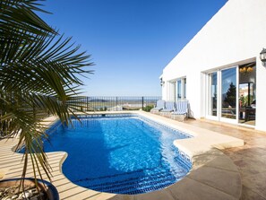 Pool - Beautiful private villa with WIFI, private pool, A/C, TV, terrace, pets allowed and panoramic view (Pego)