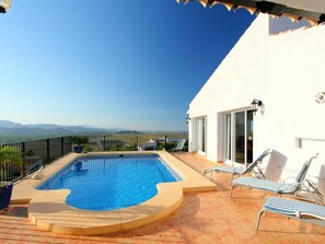 Pool - Beautiful private villa with WIFI, private pool, A/C, TV, terrace, pets allowed and panoramic view (Pego)