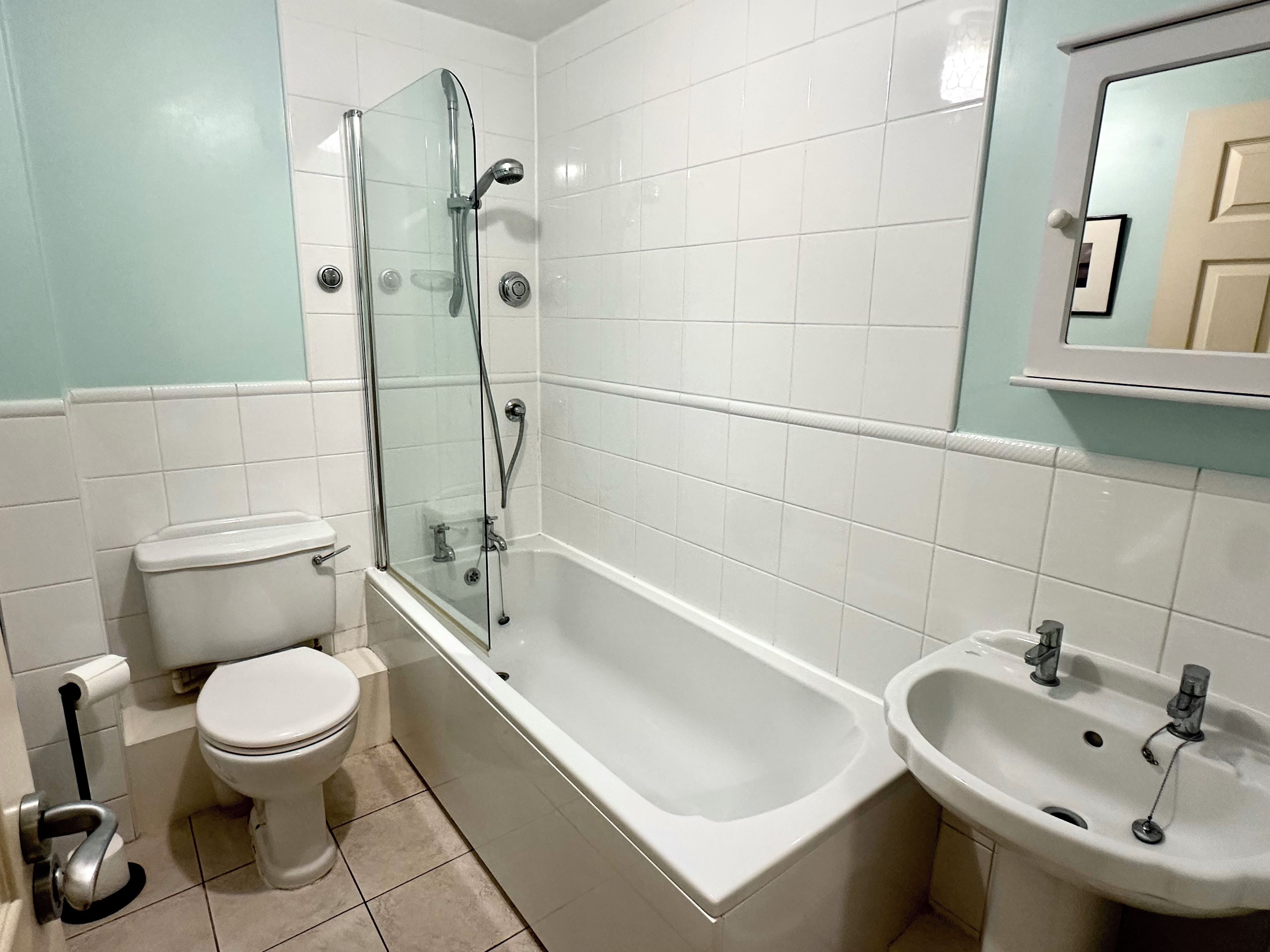 Combined shower/bathtub, hair dryer, towels, soap
