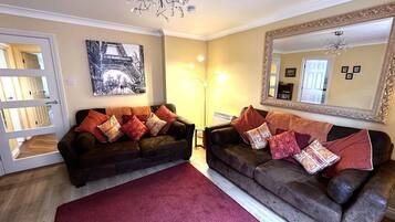 Smart TV, Netflix, DVD player, books