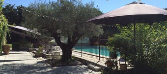Bastide de charme piscine sécurisée & jardin entre Luberon, Alpilles et Ventoux
