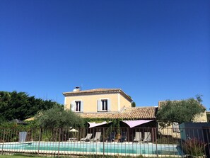 Exterior - Charming country house between Luberon, Alpilles and Ventoux, secure swimming pool, garden (Cavaillon)