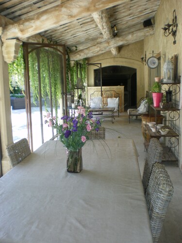 Bastide de charme piscine sécurisée & jardin entre Luberon, Alpilles et Ventoux