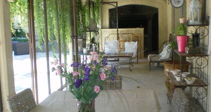 Bastide de charme piscine sécurisée & jardin entre Luberon, Alpilles et Ventoux