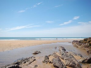 Beach nearby - Modern well equipped townhouse, 2 min walk from Crooklets Beach (Bude)