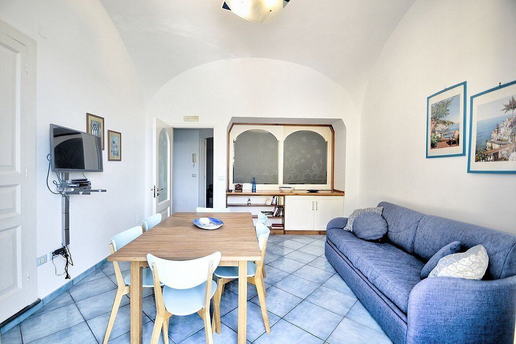 Appartamento Attilia B: A graceful apartment which faces the sun and the sea, with Free WI-FI.